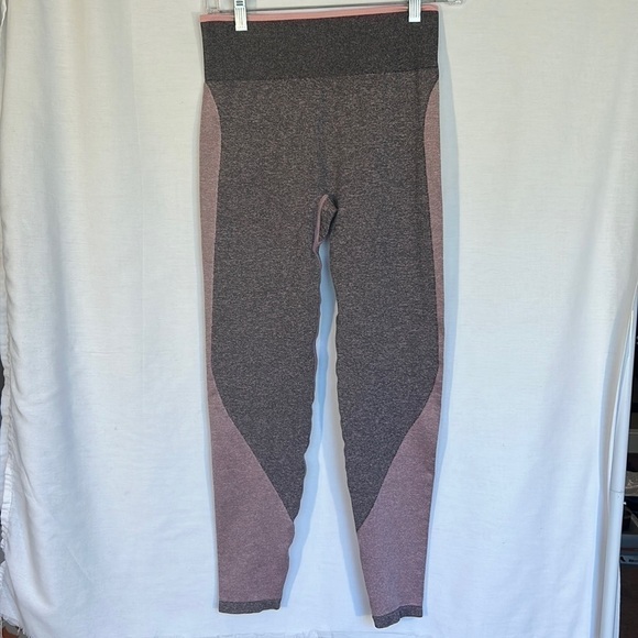pink Victoria’s Secret Seamless Leggings Heart back pink and gray - Picture 2 of 4
